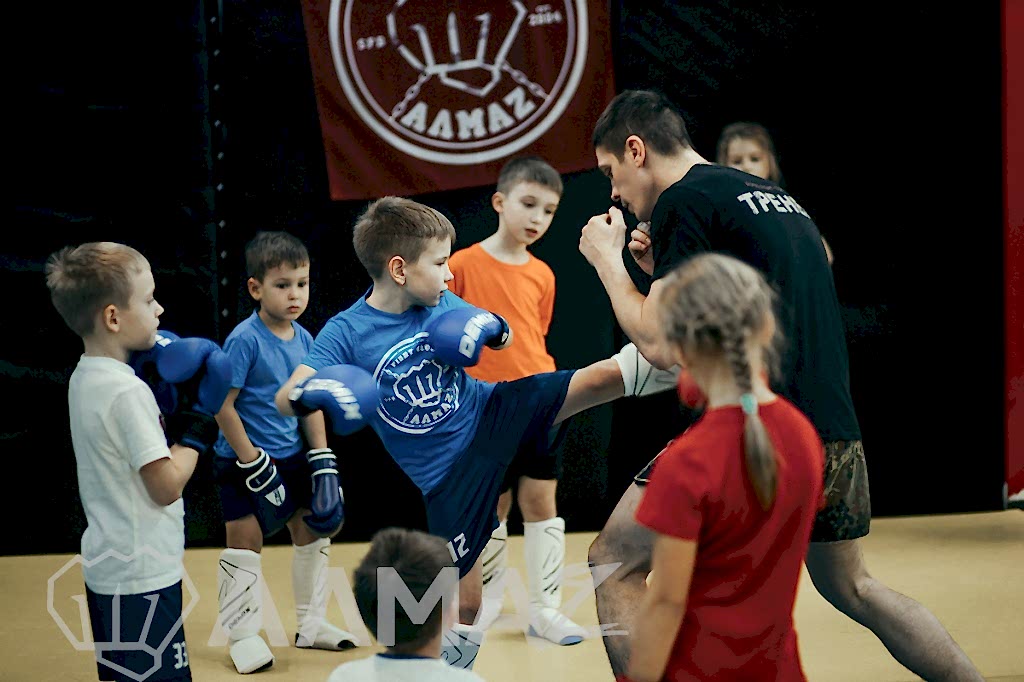 Тренировки по кибоксингу для детей - комендансткий спб